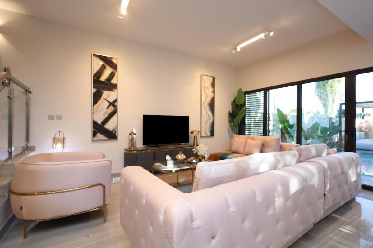 Stunning 4 Bed Villa, Private Pool, Damac Hills Dubai Exterior photo
