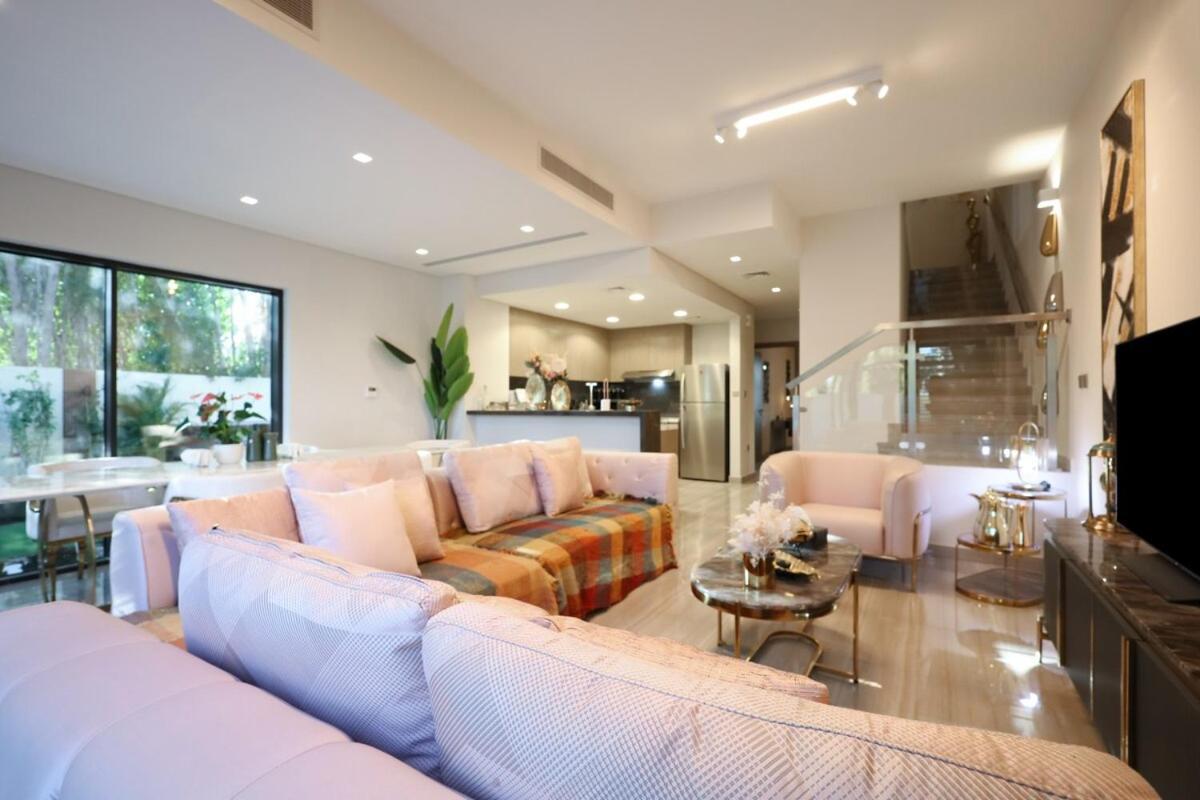 Stunning 4 Bed Villa, Private Pool, Damac Hills Dubai Exterior photo